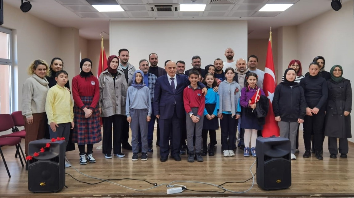 İstiklal Marşını Güzel Okuma Şiir Yarışmasında İlçe Birincisiyiz..